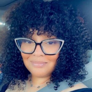 Meet your Posher, Rena S